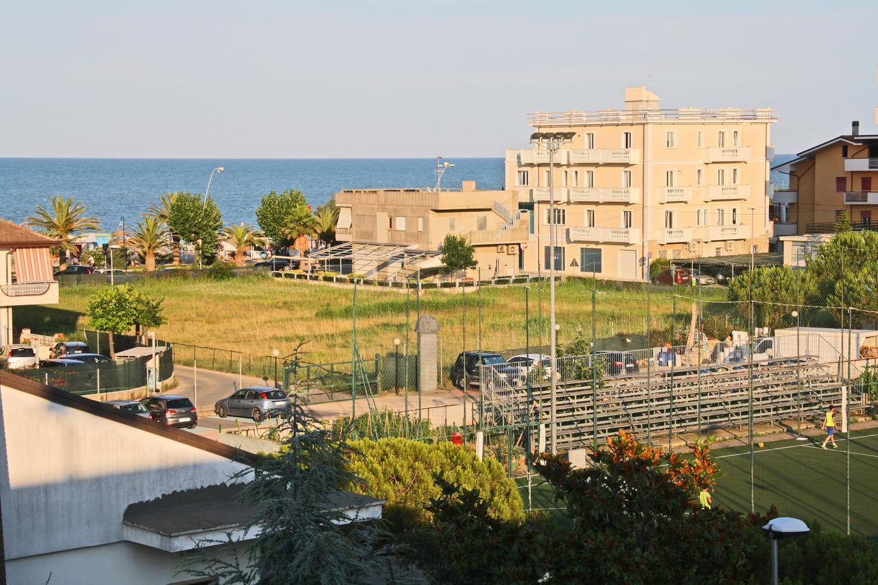 Adria Beach Hotel Alba Adriatica Dış mekan fotoğraf