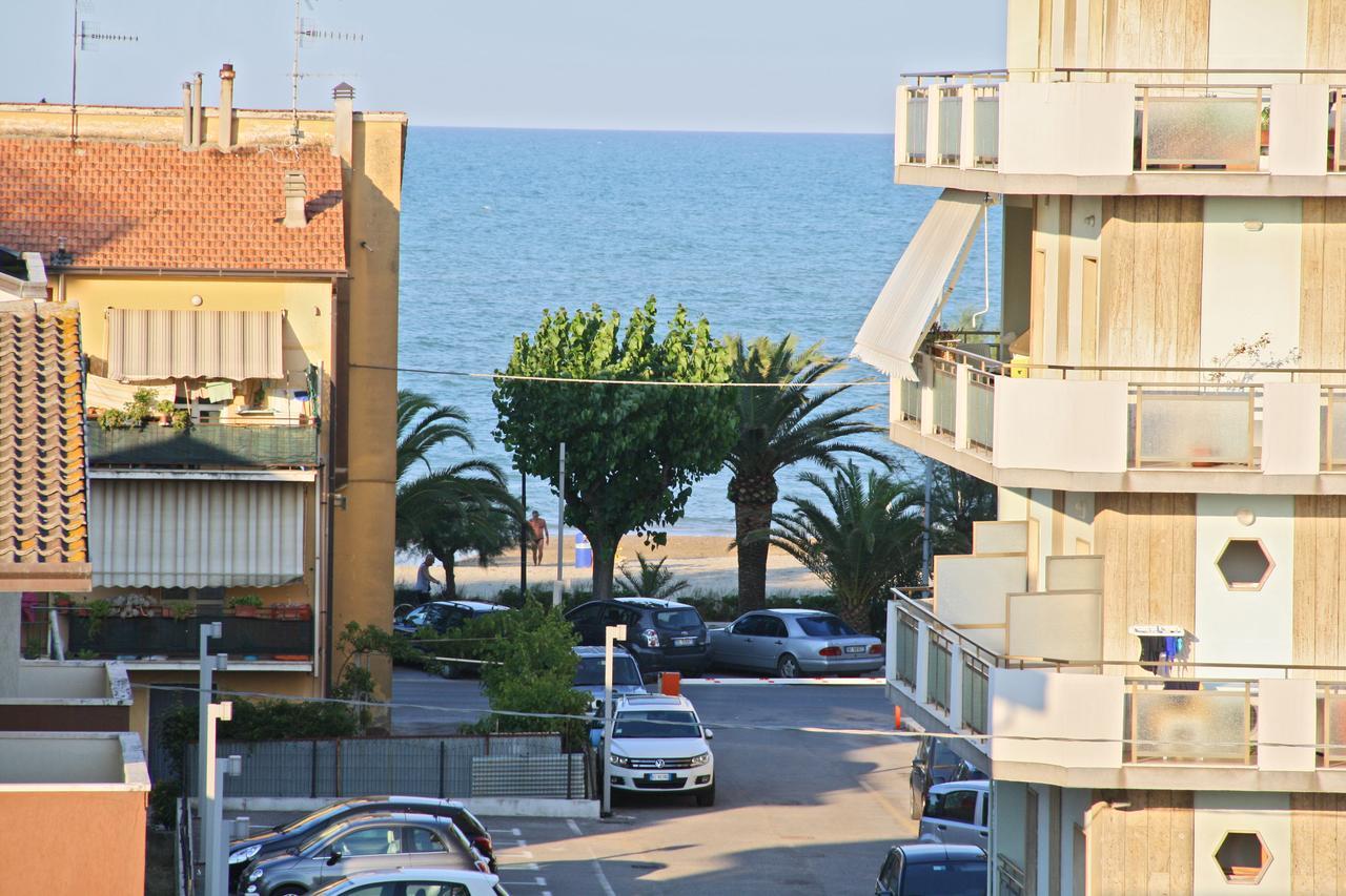 Adria Beach Hotel Alba Adriatica Dış mekan fotoğraf